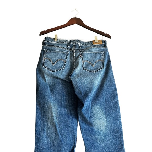 LEVI’S WOMAN CAPRI JEANS DENIM BLUE SZ 10 - Picture 3 of 16